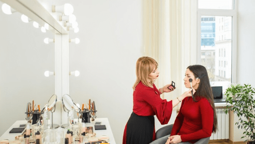 Why Home Beauty Services are Booming in Dubai